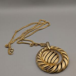 Elegant Gold-Tone Leaf Pendant Necklace